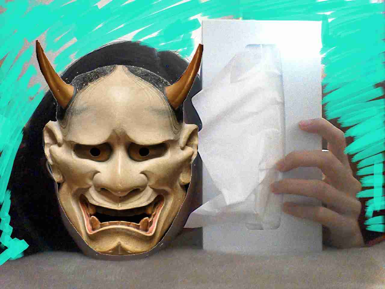 顔、ティッシュ箱より小さいですか？