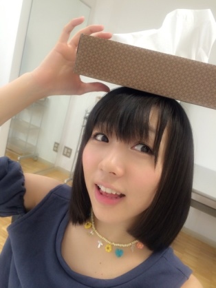 顔、ティッシュ箱より小さいですか？