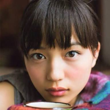 顔、ティッシュ箱より小さいですか？