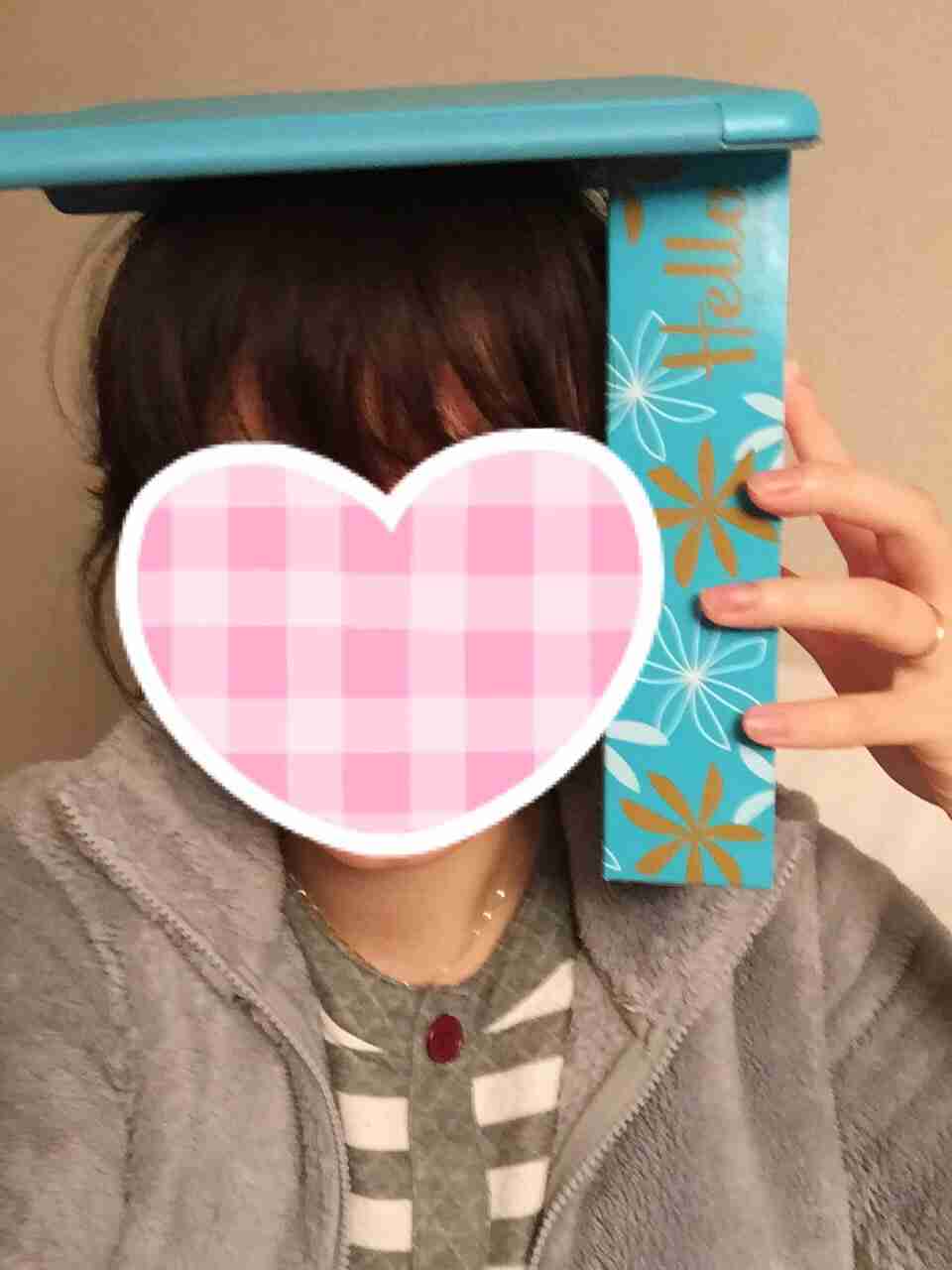 顔、ティッシュ箱より小さいですか？