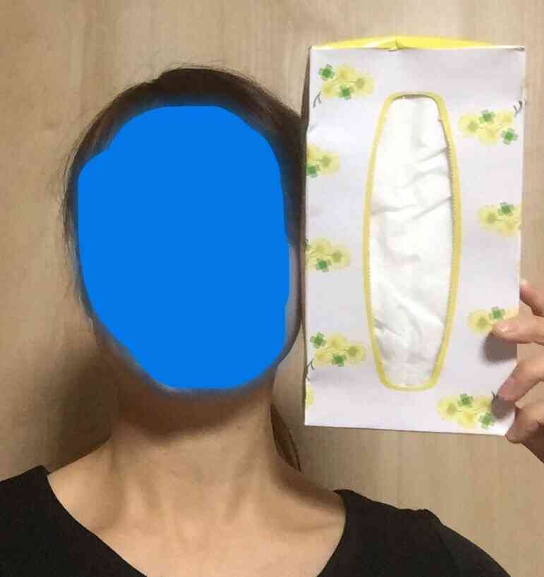 顔、ティッシュ箱より小さいですか？