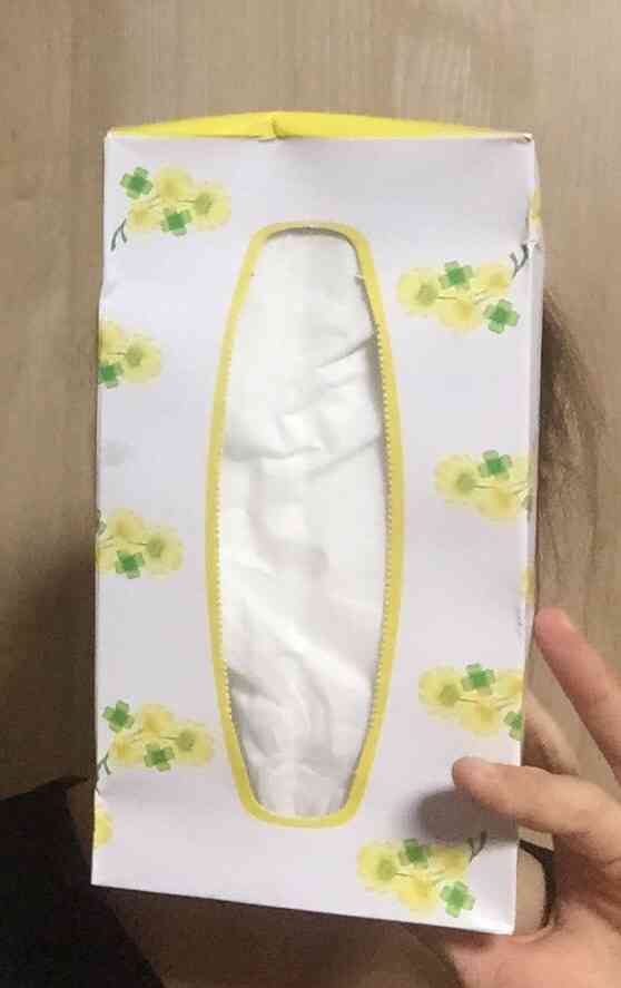 顔、ティッシュ箱より小さいですか？