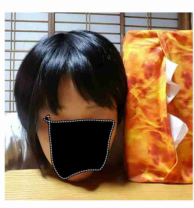 顔、ティッシュ箱より小さいですか？