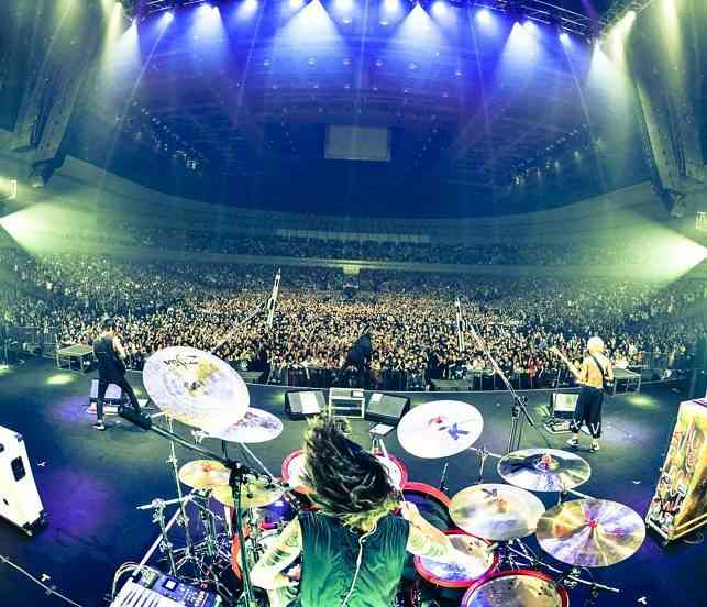 好きなアーティストのLIVE中の画像を貼るトピ