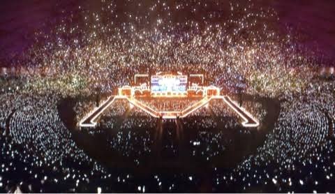 好きなアーティストのLIVE中の画像を貼るトピ