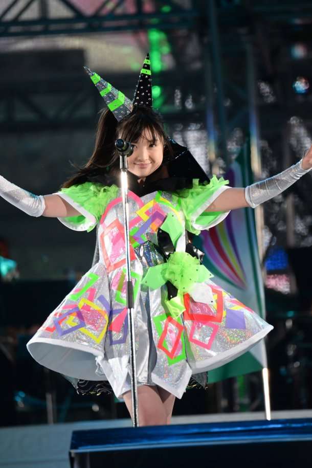 好きなアーティストのLIVE中の画像を貼るトピ