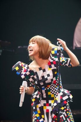 好きなアーティストのLIVE中の画像を貼るトピ