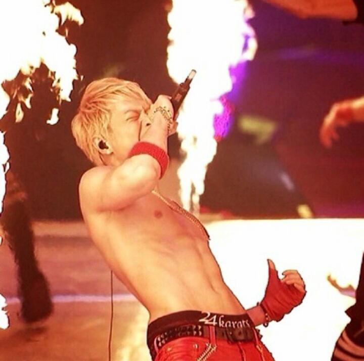 好きなアーティストのLIVE中の画像を貼るトピ