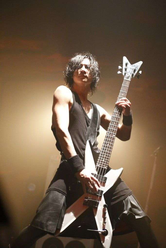 好きなアーティストのLIVE中の画像を貼るトピ