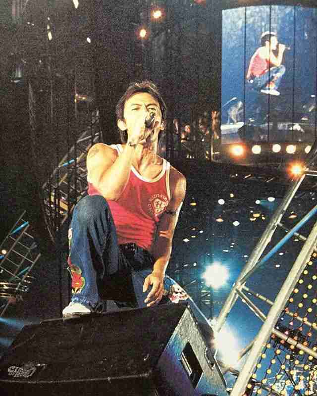 好きなアーティストのLIVE中の画像を貼るトピ