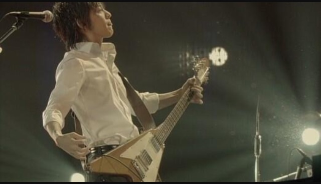好きなアーティストのLIVE中の画像を貼るトピ