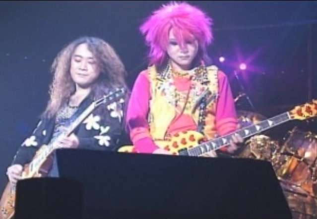 好きなアーティストのLIVE中の画像を貼るトピ
