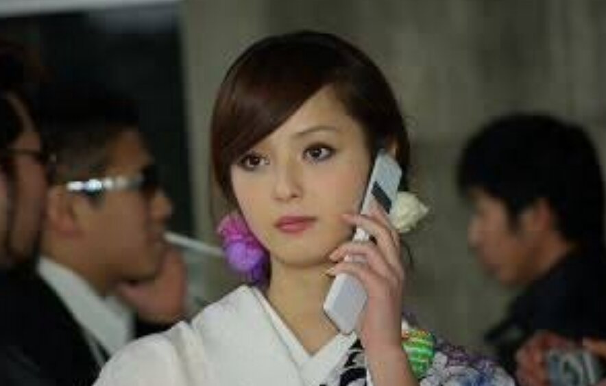 周りに芸能人より可愛い綺麗な人はいますか？