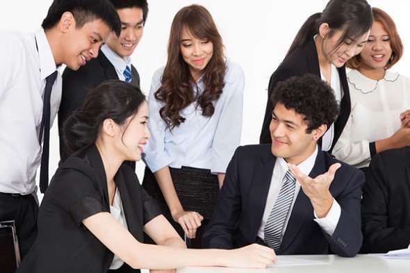 同僚との雑談何話す?