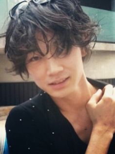 綾野剛の金髪姿に反響 ワンオクTaka＆RAD野田がバースデー祝福