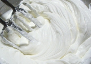 生クリームたっぷりスイーツ 画像