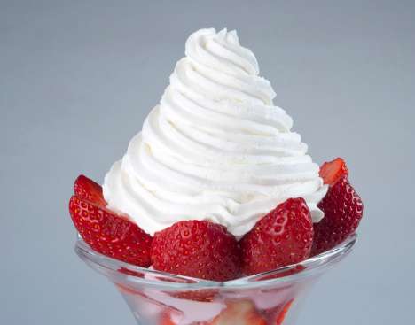 生クリームたっぷりスイーツ 画像