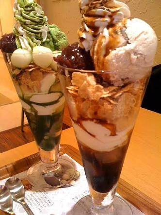 生クリームたっぷりスイーツ 画像