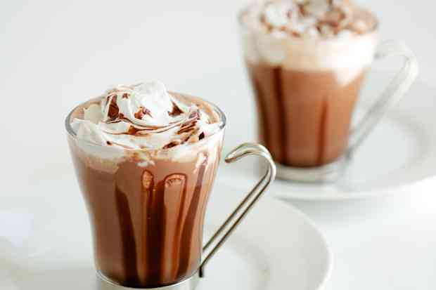 生クリームたっぷりスイーツ 画像