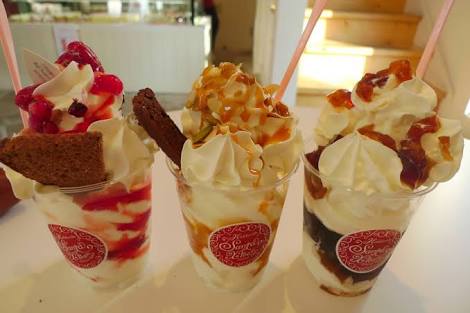生クリームたっぷりスイーツ 画像