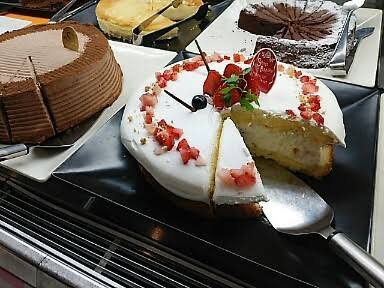 生クリームたっぷりスイーツ 画像