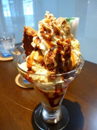 生クリームたっぷりスイーツ 画像