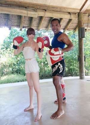 HKT48指原莉乃の美脚ショットに心配の声「さっしーはいてますか!?」