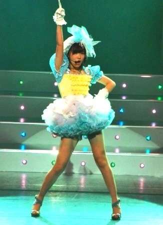 HKT48指原莉乃の美脚ショットに心配の声「さっしーはいてますか!?」