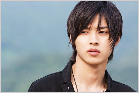 山崎賢人、人生初の金髪に！二階堂ふみと制服2ショット解禁