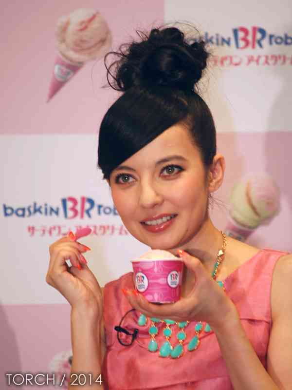 ベッキー、裏の顔と不遜ぶりが露呈…飲み物冷たくてADに激怒、機内で一般人に舌打ち
