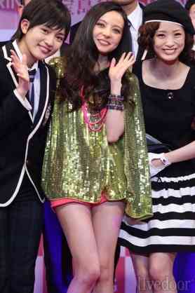 【最悪】ベッキー不倫騒動で川谷絵音に三人目の女出現！ 愛妻弁当を隠して元カノに会うゲス行為 → 泥沼になり号泣