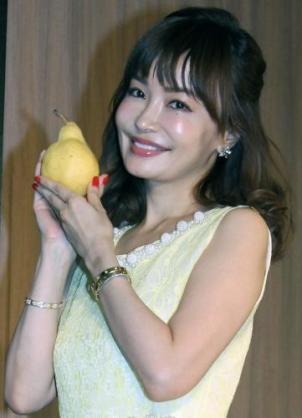 平子理沙、アイドルに負けない超ミニ姿披露