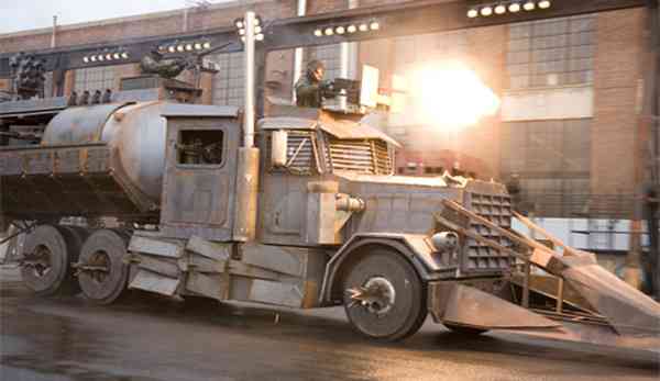 【閲覧注意】カスタムしてる車でロングナットが流行、ケガをする人も…