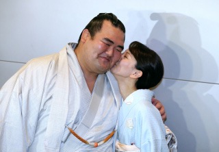 琴奨菊ついに初賜杯！豪栄道破り、10年ぶり日本出身力士優勝