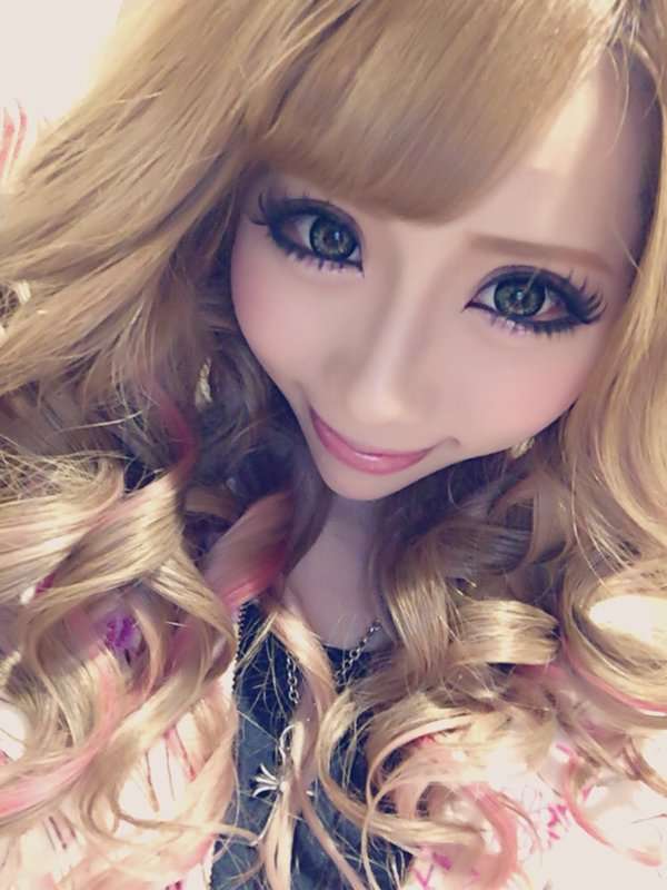 ややグロ整形手術動画もUP、ちいめろの理想は「自然界にあり得ない顔」