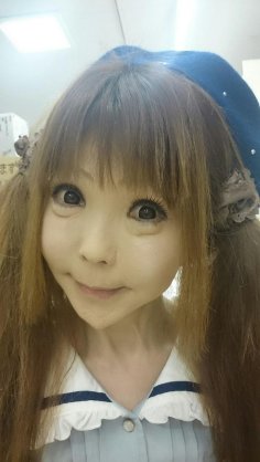 ややグロ整形手術動画もUP、ちいめろの理想は「自然界にあり得ない顔」