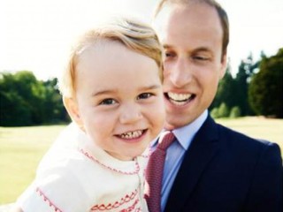 キャサリン妃撮影! 保育園初日のジョージ王子写真が公開