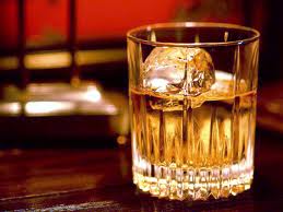 寝る前にお酒飲む人