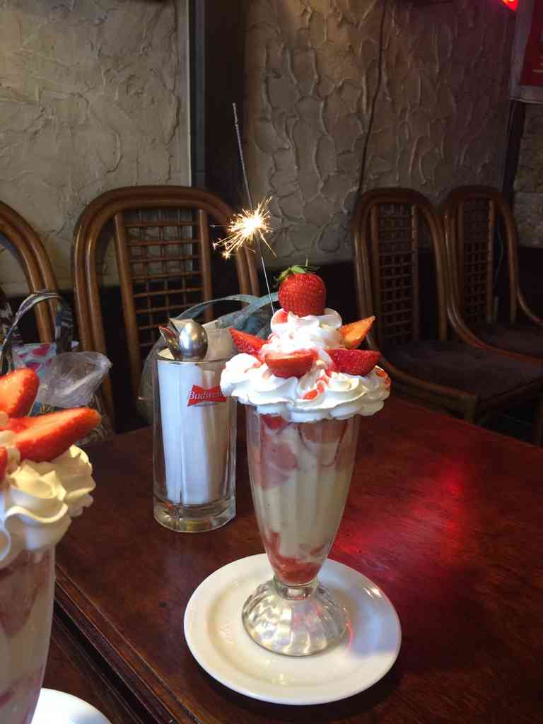 美味しそうなパフェの画像ください！