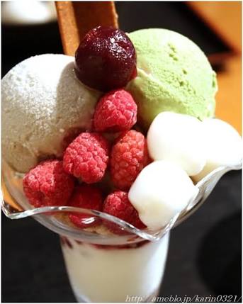 美味しそうなパフェの画像ください！