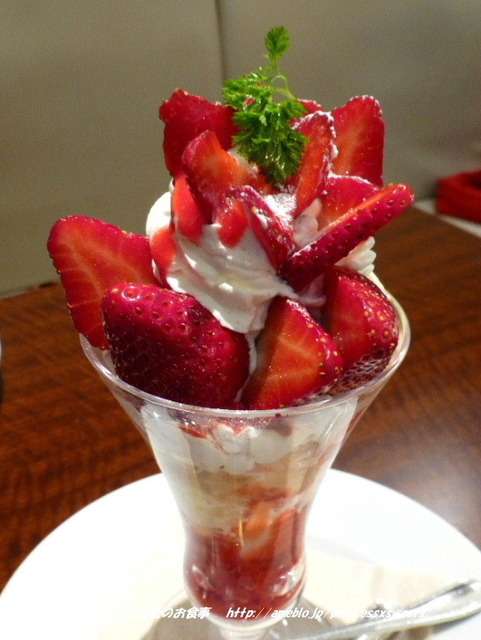 美味しそうなパフェの画像ください！