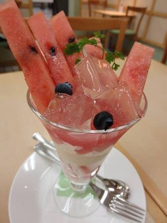 美味しそうなパフェの画像ください！