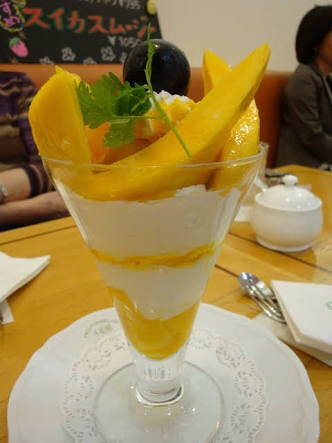 美味しそうなパフェの画像ください！