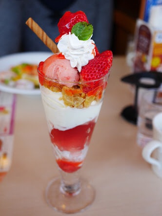 美味しそうなパフェの画像ください！