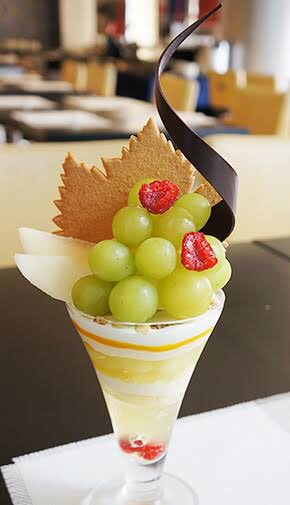 美味しそうなパフェの画像ください！