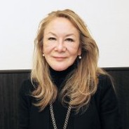 ロングヘアに一新も…梅宮アンナのイメチェンに論争勃発