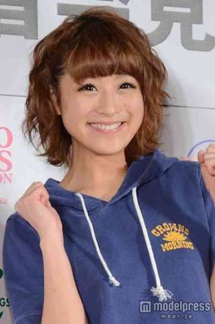 鈴木奈々「人妻っぽくなった?」暗色ロングヘア公開に反響殺到