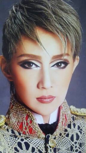 宝塚の煌びやかなヘアメイク、衣装の画像を下さい！