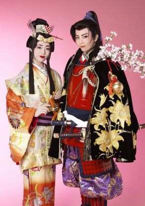 宝塚の煌びやかなヘアメイク、衣装の画像を下さい！