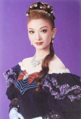 宝塚の煌びやかなヘアメイク、衣装の画像を下さい！